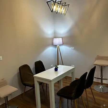 Urban Mountain View Apartment *