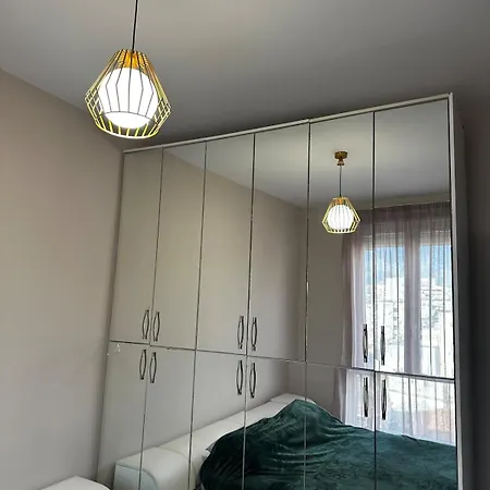 Urban Mountain View Apartment
